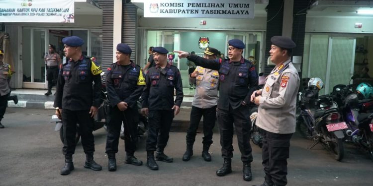 Dansat Brimob Jabar Pantau Langsung Pengamanan Pilkada Ulang Tasikmalaya