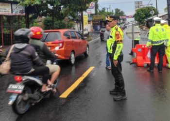 Polres Ciamis Terapkan One Way Parsial di Sindangkasih, Antisipasi Kemacetan Arus Balik Lebaran