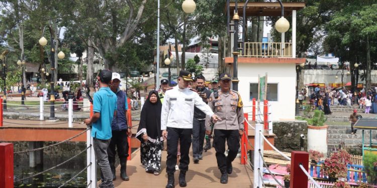 Kapolres Garut Tinjau Langsung Pengamanan Wisatawan di Situ Bagendit