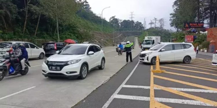 Arus Balik Lancar, Polres Cianjur Himbau Tetap Waspada Kabut di Puncak