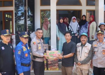 Kapolres Ciamis Tinjau Lokasi Longsor di Panawangan, Salurkan Bantuan untuk Warga Terdampak