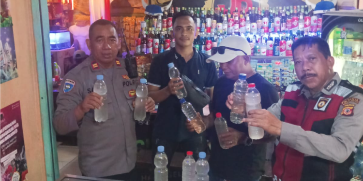 Langkah Tegas Cegah Peredaran Minuman Beralkohol, Polsek Tanah Sareal Sita 30 Botol Ciu dalam Operasi Miras