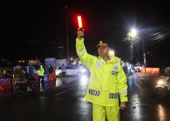 Kapolres Garut Terjun Langsung Atasi Kemacetan Malam Hari