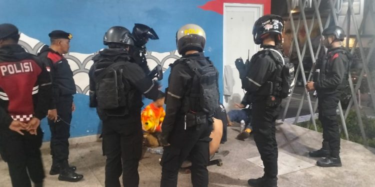 Operasi KRYD Polres Garut Berhasil Amankan Puluhan Knalpot Brong dan Miras, Tangkap Pelaku Premanisme