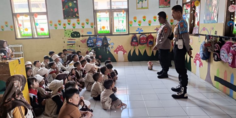 Polisi Jadi Sahabat Anak: Edukasi Lalu Lintas dan Pencegahan Bullying di TK Nurul Huda