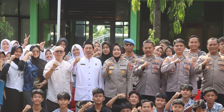 Polresta Cirebon Gelar “Police Goes To School” di SMAN 1 Dukupuntang, Tekankan Pencegahan Kenakalan Remaja