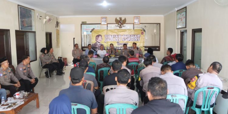 Polresta Cirebon Gelar Jumat Curhat: Jalin Komunikasi dengan Warga Desa Kertasari, Dengarkan Aspirasi dan Jaga Kamtibmas