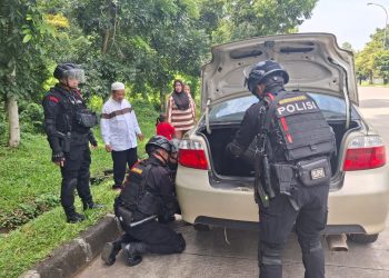 Brimob Polda Jabar Bantu Pemudik, Wujudkan Mudik Aman dan Nyaman