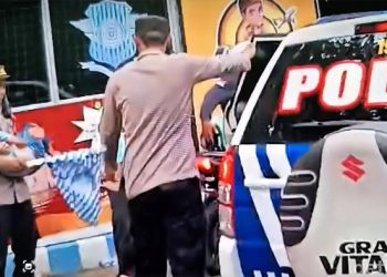 Polisi Sukabumi Evakuasi Bocah Kejang di Tengah One Way Simpang Gunung Butak