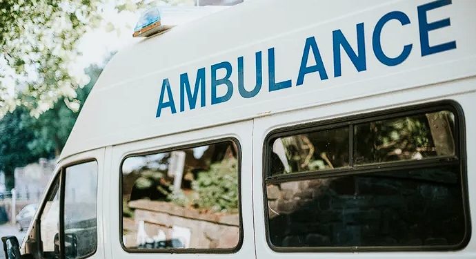 Viral Ambulans Digunakan untuk Wisata Dihentikan Polisi di Sukabumi