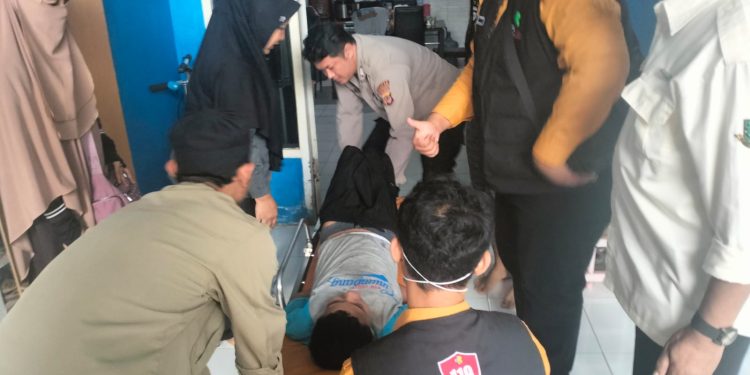 Respon Cepat dan Humanis : Polsek baros evakuasi penanganan Pemuda diduga Penyandang Disabilitas ( Depresi)