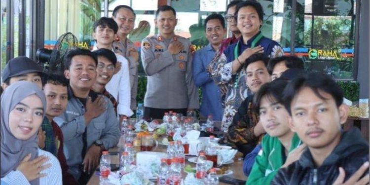 Kapolres Indramayu Jalin Sinergitas dengan Forum Mahasiswa dalam Halal Bihalal
