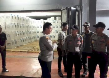 Kapolres Tasikmalaya Kota Pimpin Langsung Pengamanan Distribusi Logistik PSU, Proses Berjalan Lancar