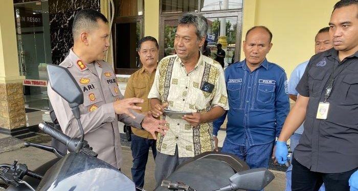 Warga Indramayu Senang Dua Motornya yang Hilang Dikembalikan Polisi