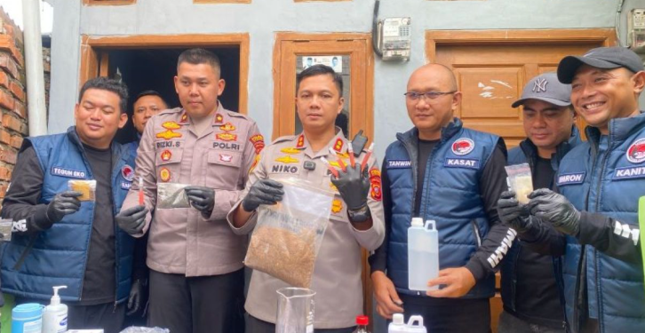 Polres Cimahi Tindak Tegas Peredaran Tembakau Sintetis, Amankan Tiga Tersangka Termasuk Seorang Chef