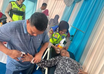 Polwan Indramayu Selamatkan Lansia Terjatuh di Rest Area Tol Cipali