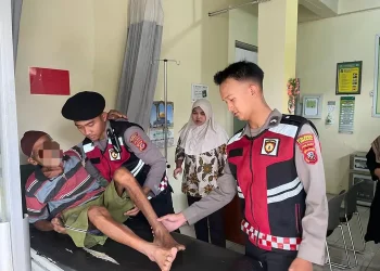 Satgas Preventif Polresta Cirebon Berikan Pertolongan Cepat kepada Korban Kecelakaan Lalu Lintas