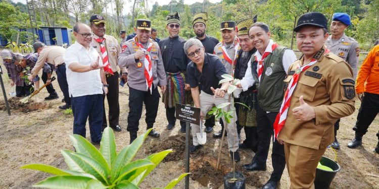 Rocky Gerung Apresiasi Jambore Karhutla dan Konsep “Green Policing”: Tanam Pohon, Tumbuhkan Harapan