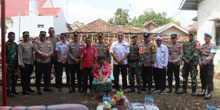 Polres Subang Bedah Rumah Lansia Tidak Layak Huni, Simbol Sinergitas dan Kepedulian Polri