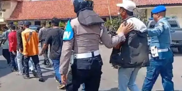Sinergitas TNI-Polri Berantas Premanisme di Cirebon Kota, 11 Orang Diamankan