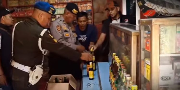 Polres Purwakarta Gelar Razia Gabungan di Tempat Hiburan Malam, Ratusan Botol Miras Disita