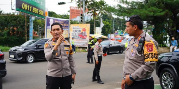 Kapolres Bogor Pantau Langsung Arus Lalu Lintas di Puncak Antisipasi Lonjakan Libur Panjang