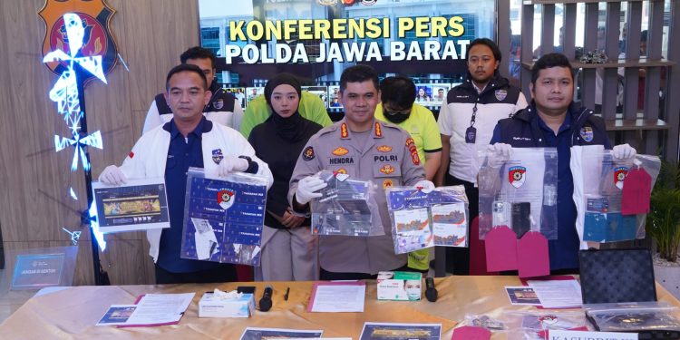 Polda Jabar Bongkar Jaringan Judi Online Lintas Daerah, Dua Tersangka Dibekuk