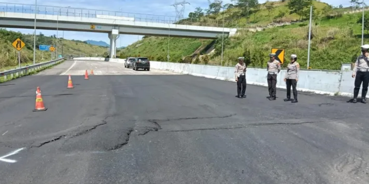 Polres Sumedang Identifikasi Kerusakan Jalan Tol Cisumdawu, Antisipasi Kecelakaan
