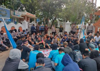 Solidaritas di Cirebon: Kapolres dan Forkopimda Duduk Bersama Massa Aksi KNPI