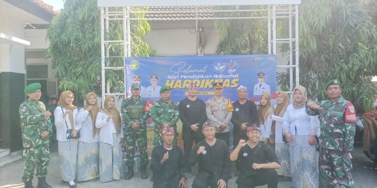 Polsek Patrol Rayakan Hardiknas dengan Apresiasi Guru dan Siswa Berprestasi: Sinergitas Jaga Kualitas Pendidikan dan Kamtibmas