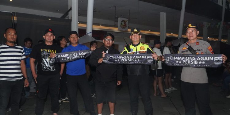 Aman dan Kondusif, Polres Cirebon Kota Kawal Konvoi Suporter Persib