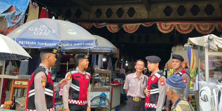 Dit Samapta Polda Jabar Patroli Pasar Gedebage Bandung, Jamin Keamanan Pedagang dan Pengunjung