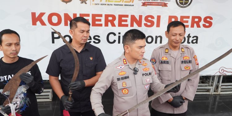 Polres Cirebon Kota Tangkap Pelaku Tawuran Viral di Medsos dalam 24 Jam, Satu Pelaku Masih Buron