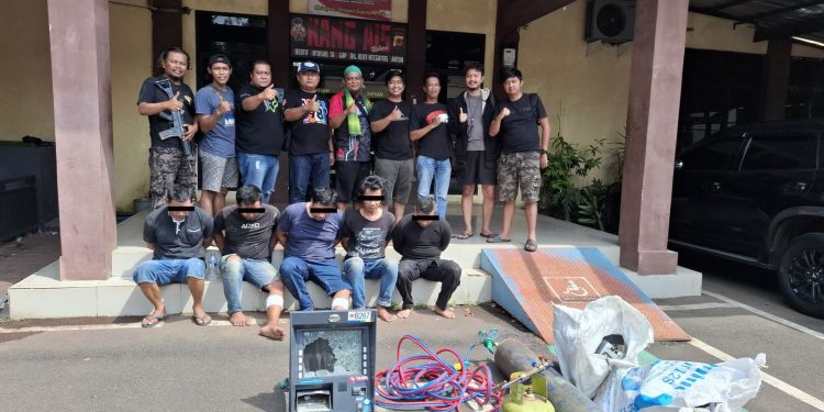 Polres Subang Ringkus Komplotan Spesialis Bobol ATM Pakai Las, Gasak Rp200 Juta