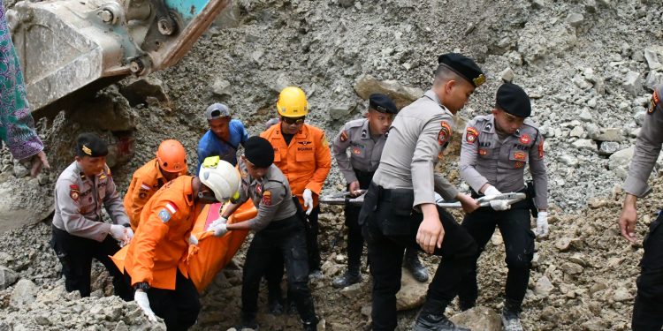 Polresta Cirebon Identifikasi 14 Korban Longsor Tambang Galian C Gunung Kuda