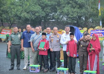 HUT ke-79 Kodam III/Siliwangi, Kapolda Jabar Serahkan Tumpeng dan Tali Asih