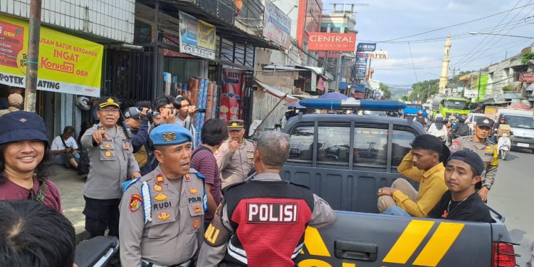 Resahkan Warga Hingga Lakukan Pungli, Puluhan Preman Berkedok Jukir Dibekuk di Banjaran