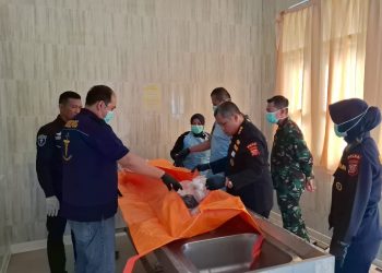 Tim DVI Lakukan Penanganan Korban Ledakan Disposal Amunisi Di Cibalong