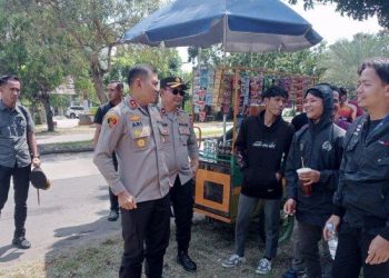 Peringatan May Day : Polisi dan Buruh Duduk Bersama, Suasana Hangat Warnai Aksi Damai