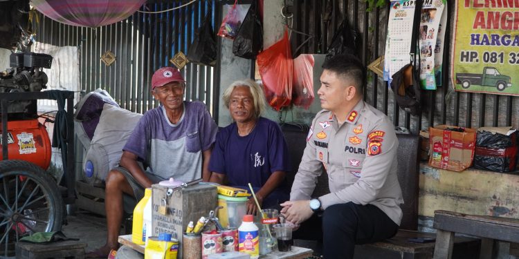 Kapolres Cirebon Kota Sambangi Tukang Tambal Ban, Ajak Warga Tak Takut Lapor Polisi