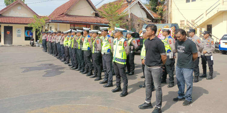Polres Cirebon Kota Gelar Apel Gabungan Pengamanan Waisak dan Pemberangkatan Jemaah Haji