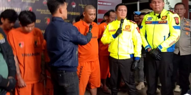 Polisi Cimahi Bekuk Pencuri Motor Bersenjata Api