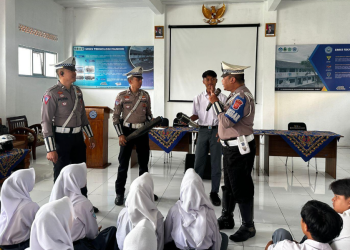 Polsek Kadungora Edukasi Siswa SMK Teknologi Mandiri tentang Tertib Berlalu Lintas dan Pencegahan Bullying