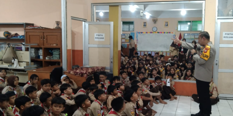 Kapolsek Ciawi Beri Penyuluhan Kenakalan Remaja kepada Siswa SDN Ciawi 01