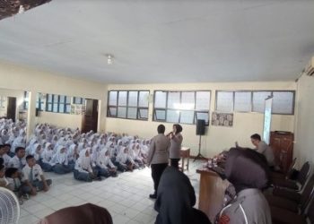 Polwan Polres Tasikmalaya Kota Gelar “Polwan Mengajar”, Edukasi Karakter dan Hukum di Madrasah