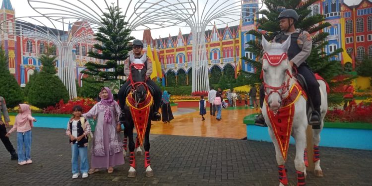 Polri untuk Masyarakat: Polda Jabar Gelar Patroli Berkuda di Jans Park Sumedang