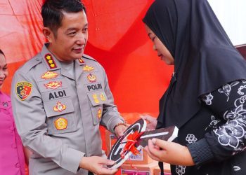 Polisi ‘Patungan’, Biayai Perbaikan Rumah Warga Korban Gempa di Bandung