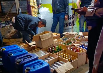 Polrestabes Bandung Sita Ribuan Botol Miras Ilegal dalam Operasi Pekat 2025