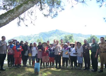 Polda Jabar Gelar Bakti Kesehatan di Cikole, Layani Lebih dari Seribu Warga dan Petani