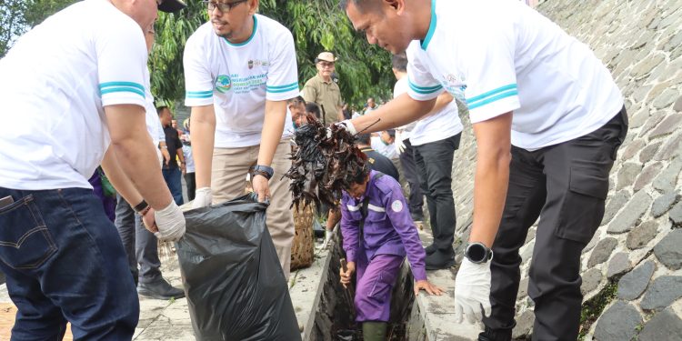 Polres Ciamis Dukung Penuh Hari Lingkungan Hidup Sedunia, Bersihkan Sampah di Ciamis